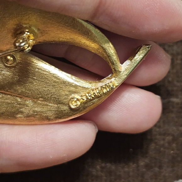 Vtg Gold Silver Tone Figural Brooch Lot Some Signed - Picture 12 of 15